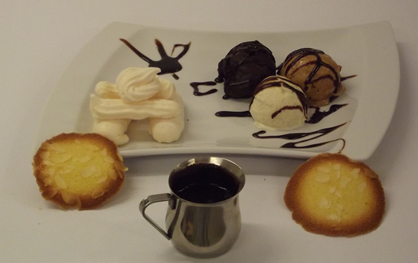 assiette de glace avec des mendiants